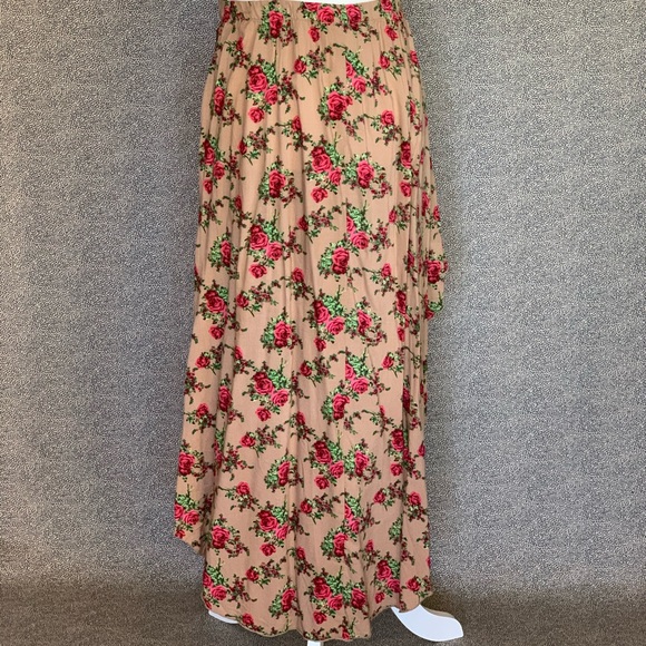 💫✨Rose Print High Low Skirt✨💫 - Picture 4 of 4